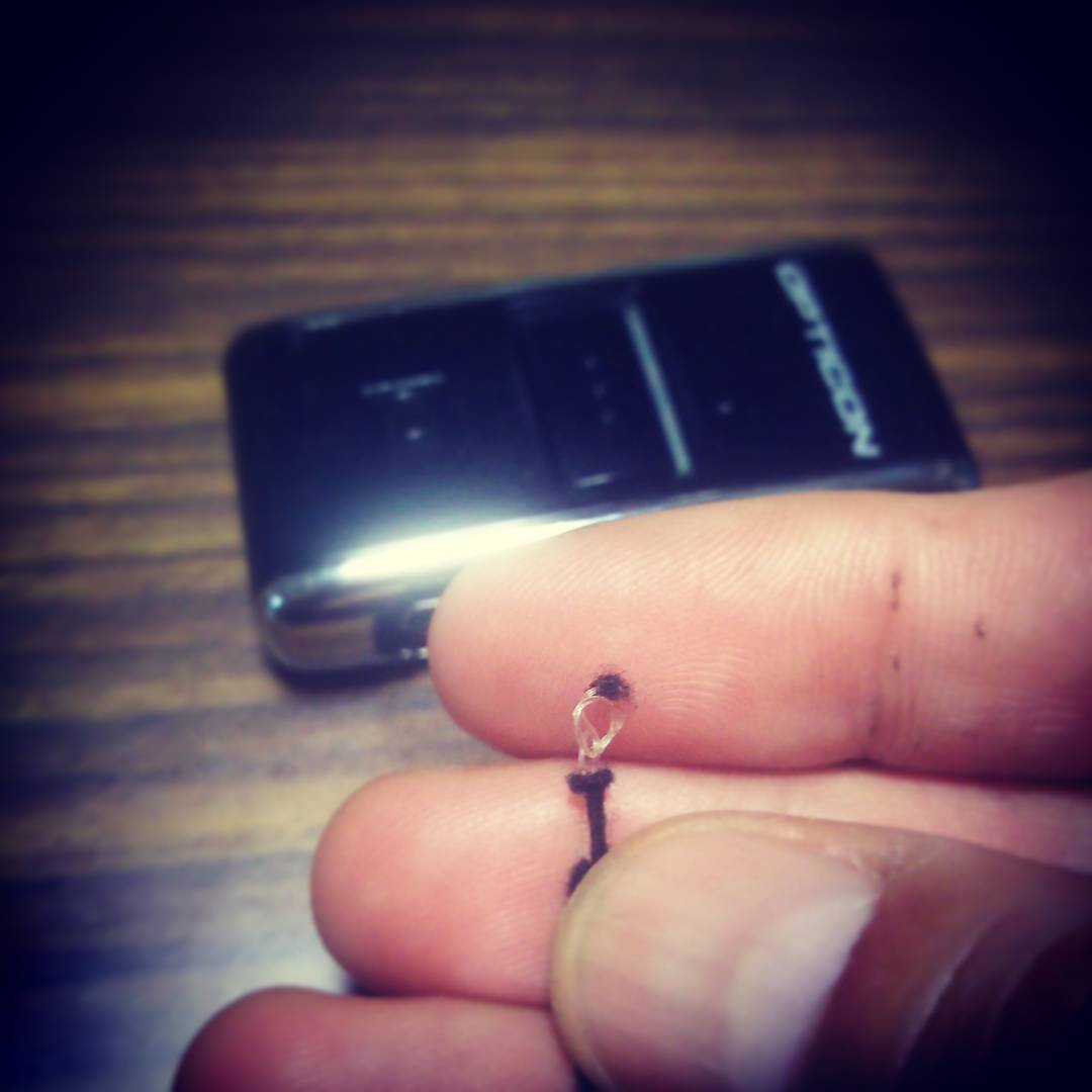 携帯に繋がってた釣り糸？が切れたった