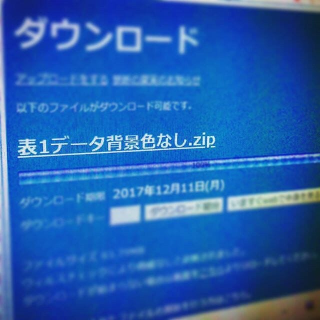 本日は朝から #デザイン 仕事、すでに2冊入稿、 #ロゴ 1点&2冊見本提出で脳が煮詰まり気味。 #ブックデザイン