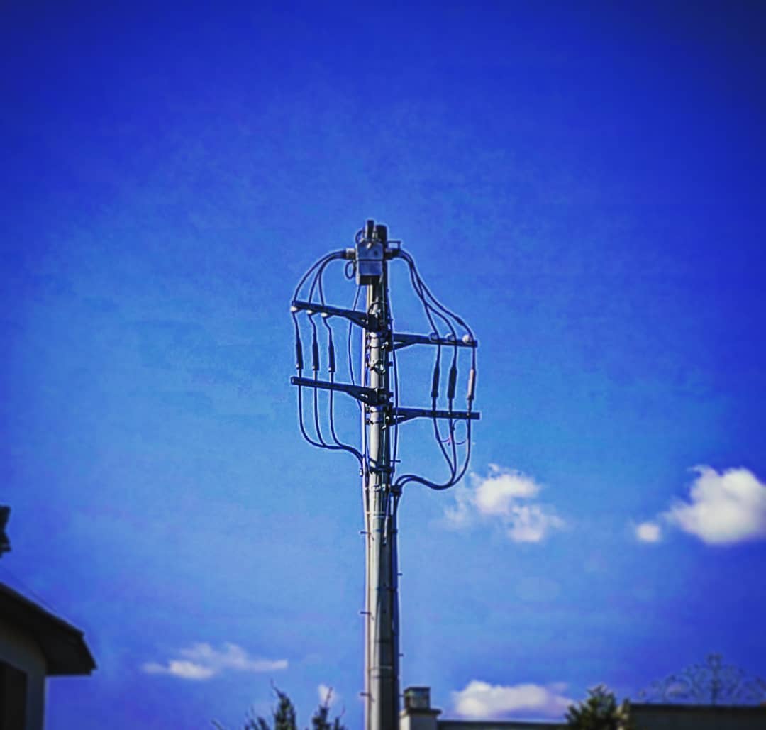 存在理由を失った無電線電柱