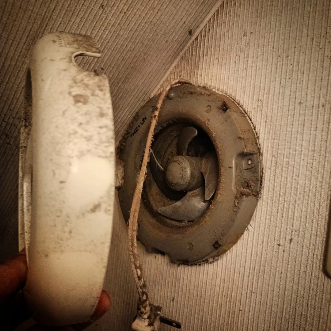 トイレ換気扇交換